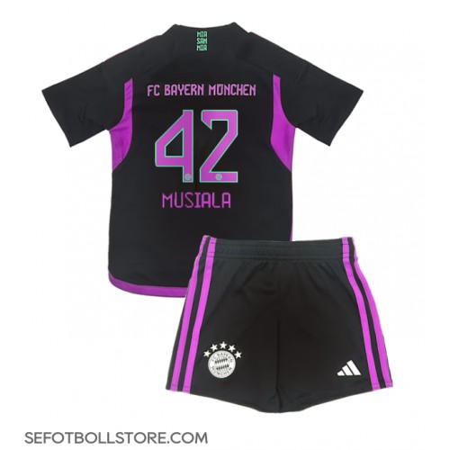 Bayern Munich Jamal Musiala #42 Replika babykläder Bortaställ Barn 2023-24 Kortärmad (+ korta byxor)